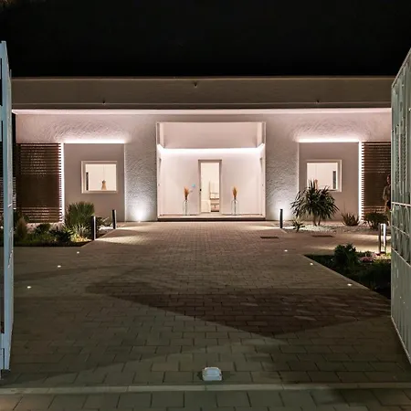 לינה וארוחת בוקר Rora 1962 - Boho Chic 4*